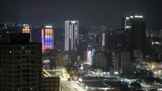 Pohľad na Caracas po amerických útokoch.