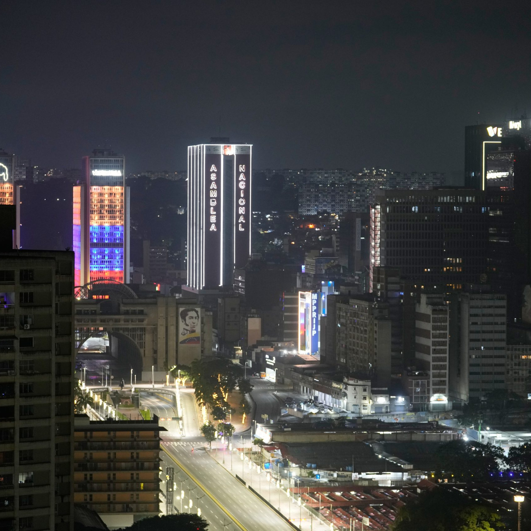 Pohľad na Caracas po amerických útokoch.
