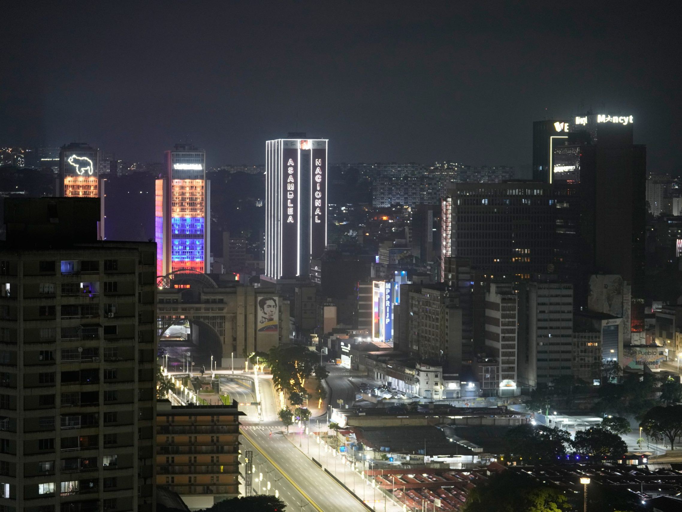 Pohľad na Caracas po amerických útokoch.