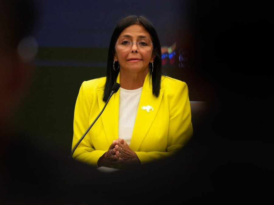 Venezuelská armáda uznala Rodríguezovú za dočasnú prezidentku. Trump jej pohrozil, že môže dopadnúť horšie ako Maduro