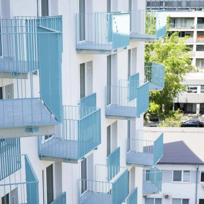 Na ilustračnej snímke bytovka v Bratislave.