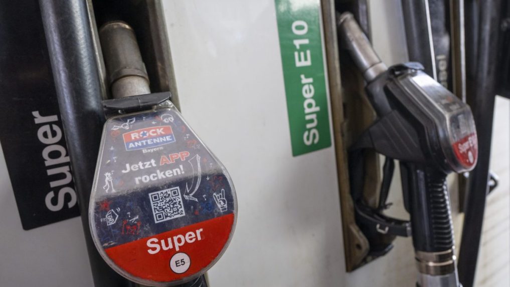 Na ilustračnej snímke tankovanie.