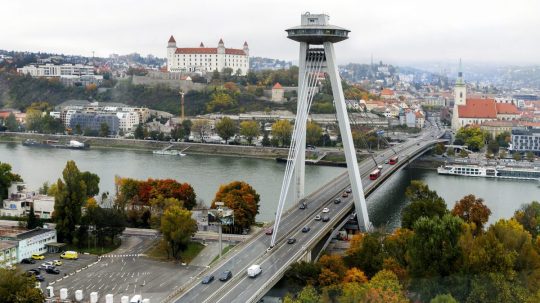 Ak by Slováci zarábali viac ako teraz, boli by šťastnejší, vyplýva z prieskumu. V januári na ľudí dolieha realita