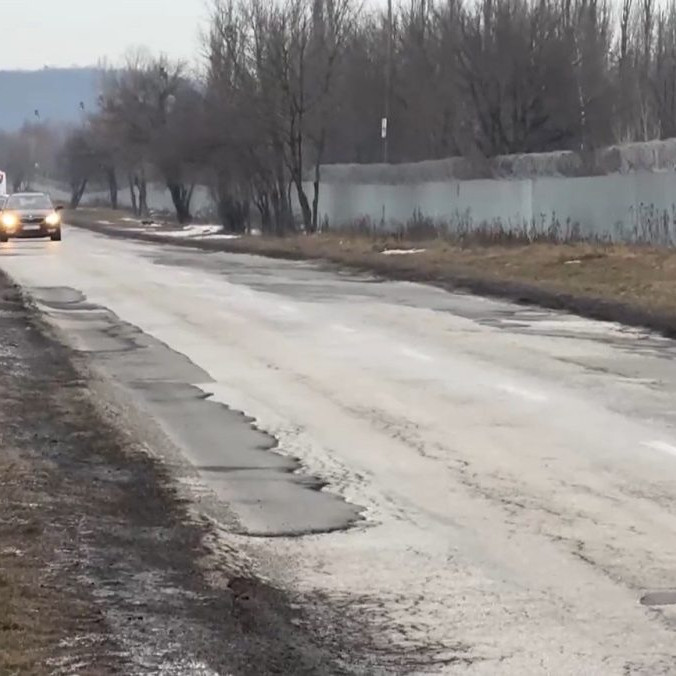 Cesta v dezolátnom stave.