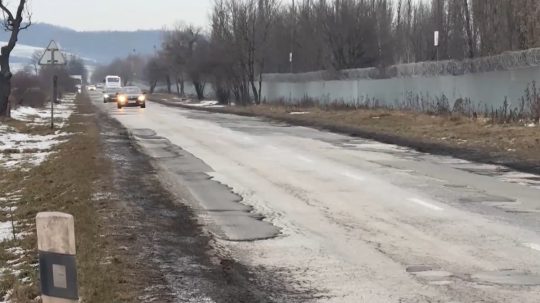 Cesta v dezolátnom stave.