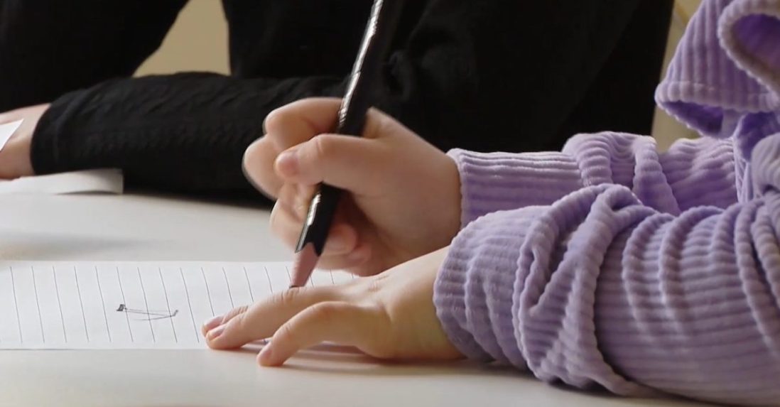 Na ilustračnej snímke detská ruka.