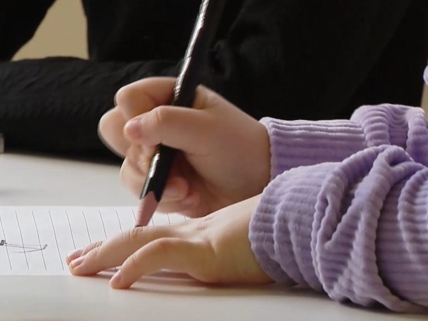 Na ilustračnej snímke detská ruka.