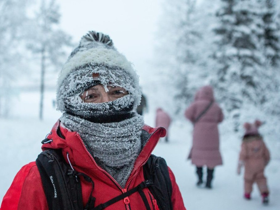 Na snímke ľudia v Lapónsku počas extrémnych mrazov.