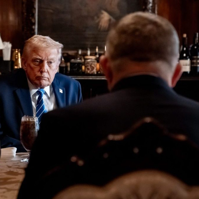 Na snímke Donald Trump a Robert Fico.