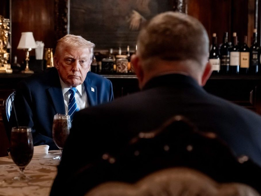 Na snímke Donald Trump a Robert Fico.