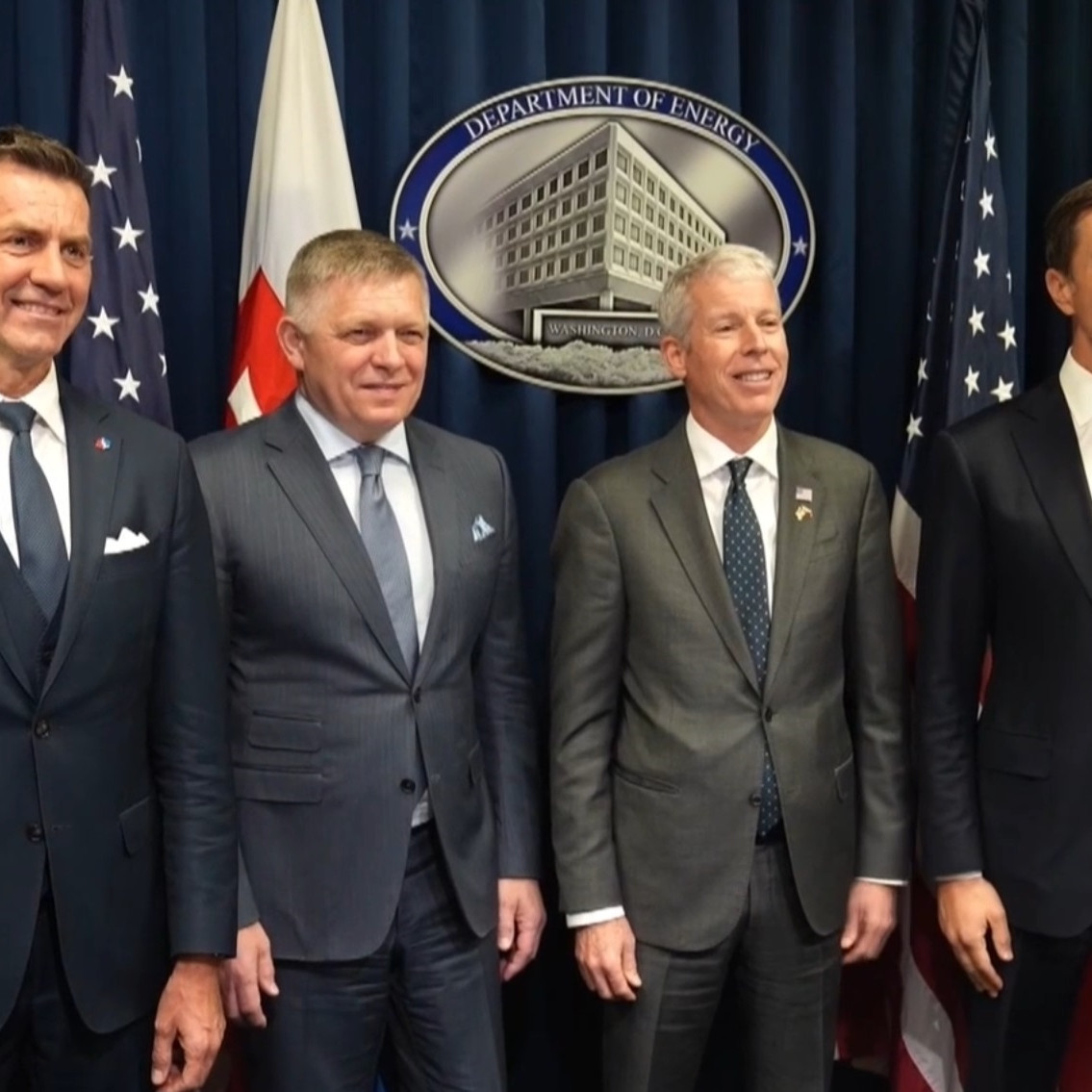 Robert Fico tvrdí, že s financovaním nebude problém.