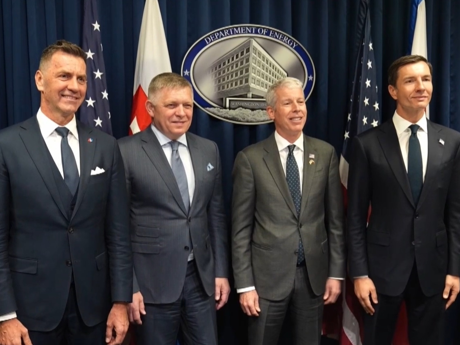 Robert Fico tvrdí, že s financovaním nebude problém.