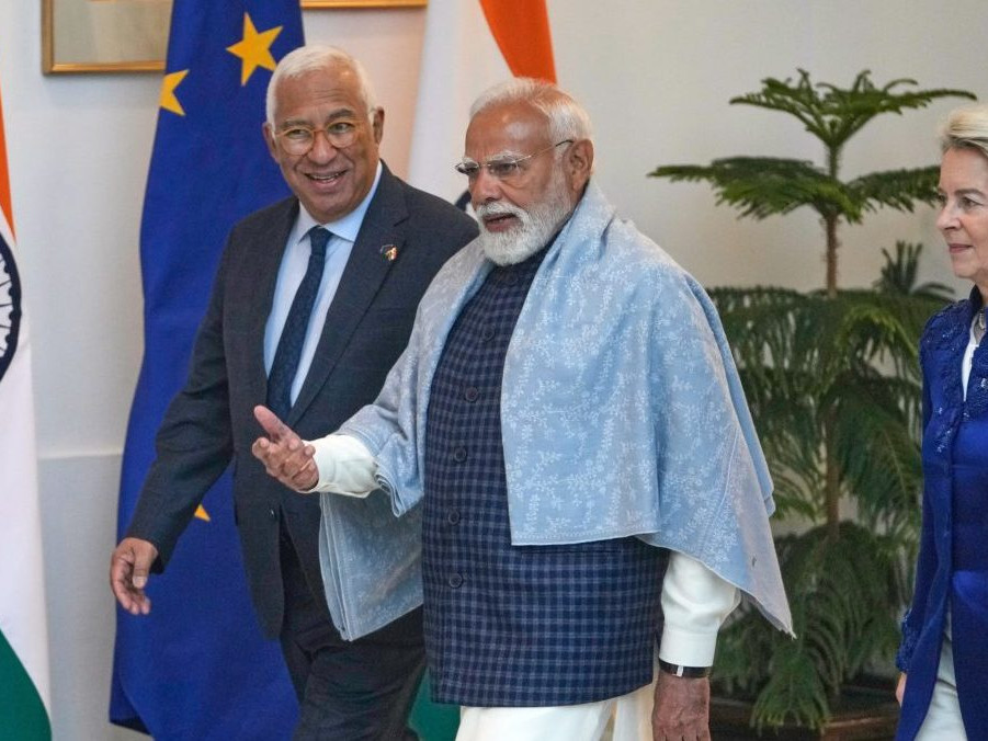 Na snímke Narendra Módí v prítomnosti Ursuly von der Leyenovej a Antonia Costu.