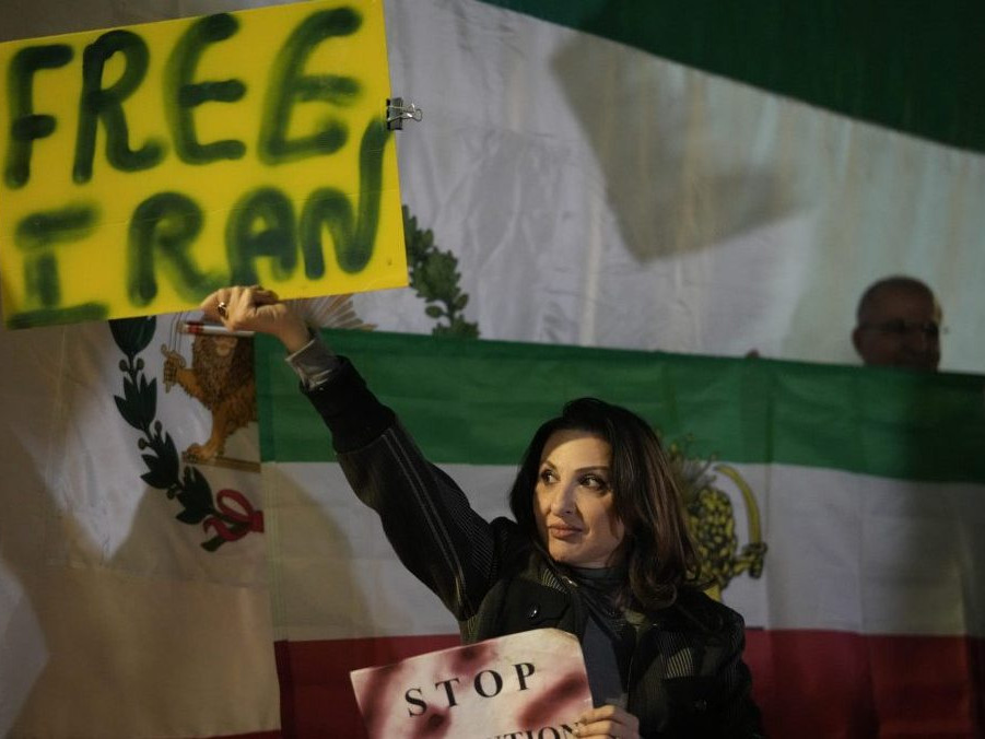 Na ilustračnej snímke protestujúca žena.