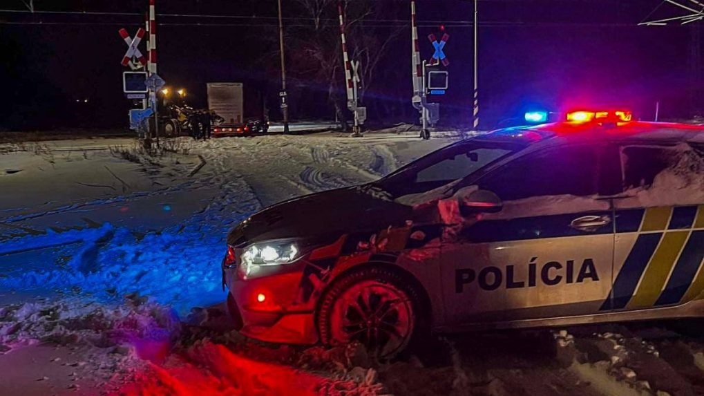 Na sn&Atilde;&Acirc;&shy;mke je kami&Atilde;&Acirc;&sup3;n uviaznut&Atilde;&Acirc;&frac12; na &Atilde;&Acirc;&frac34;elezni&Atilde;&Acirc;nom priecest&Atilde;&Acirc;&shy; v Ko&Atilde;&Acirc;&iexcl;iciach.