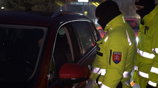 policajti kontrolujú alkohol u vodičov