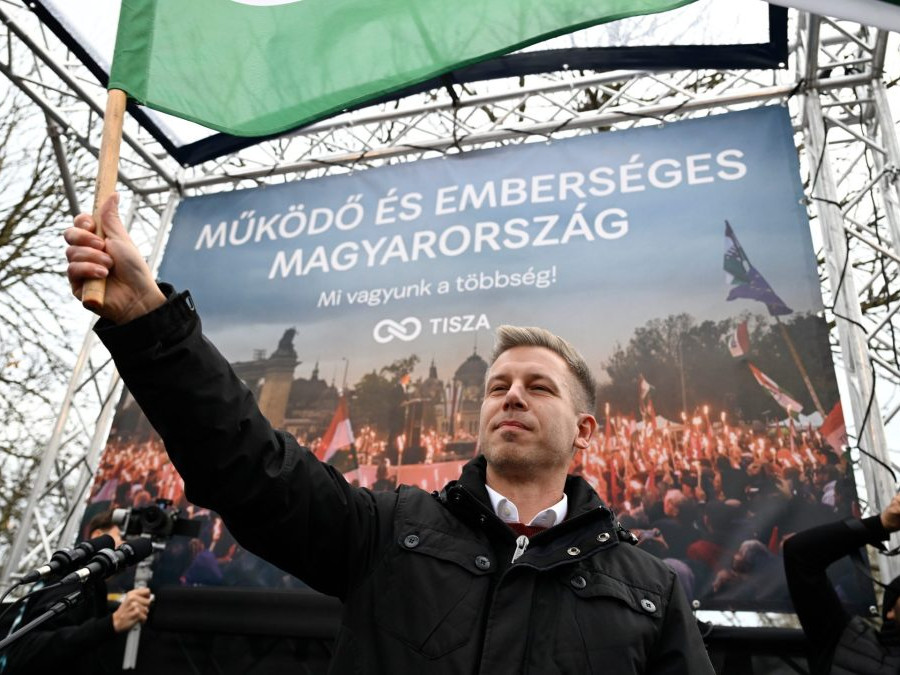 Líder maďarskej opozičnej strany Tisza Péter Magyar.