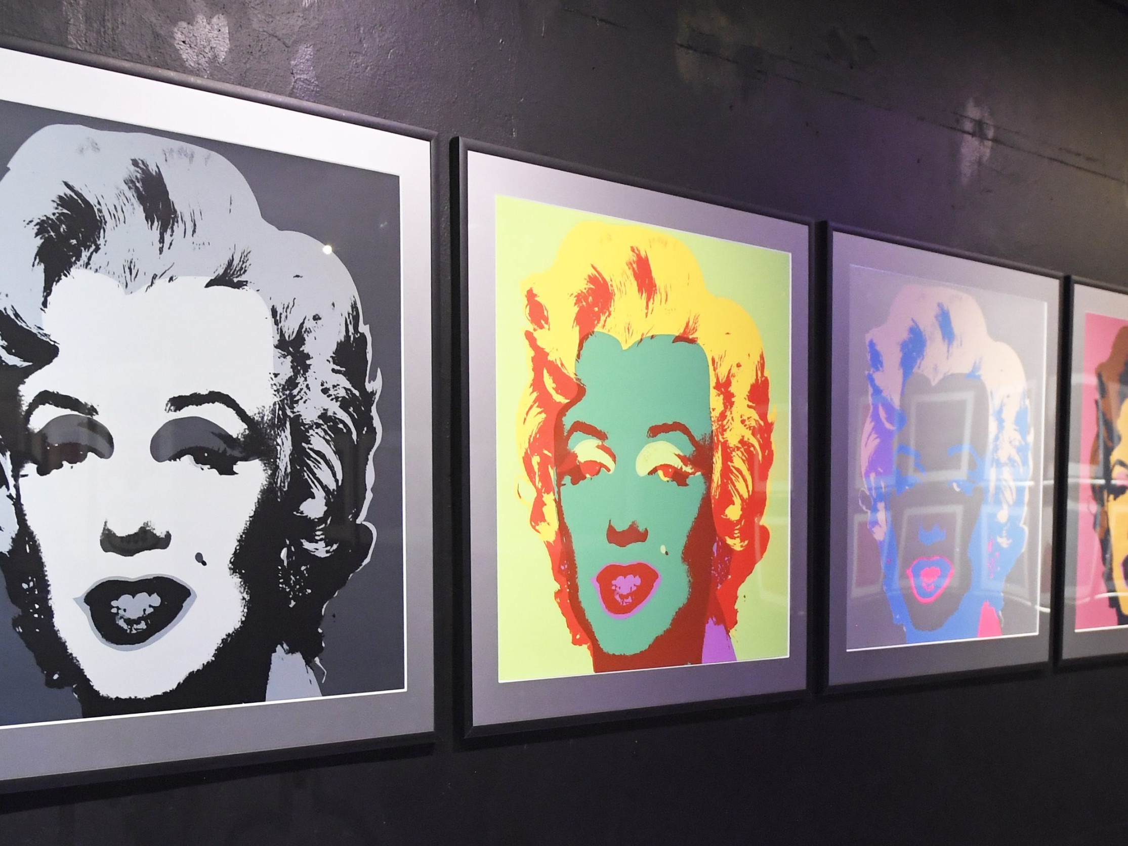 Slávna Warholova séria portrétov Madonny.