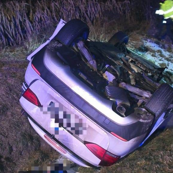 Hasiči evidujú osem účastníkov dopravnej nehody.