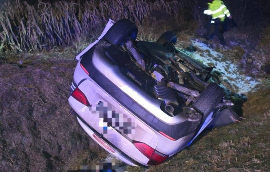 Hasiči evidujú osem účastníkov dopravnej nehody.