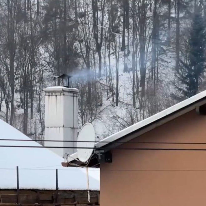 Na ilustračnej snímke komín na dome v Oščadnici.