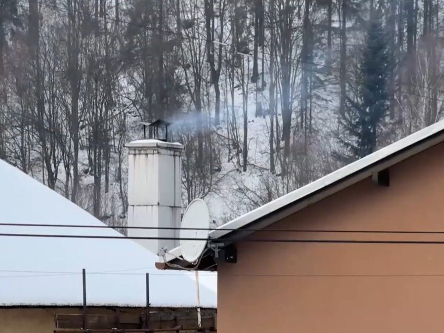 Na ilustračnej snímke komín na dome v Oščadnici.