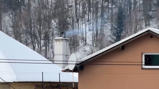 Na ilustračnej snímke komín na dome v Oščadnici.