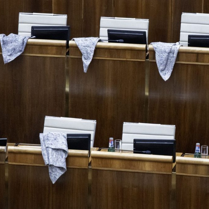 Na ilustračnej snímke parlament SR.
