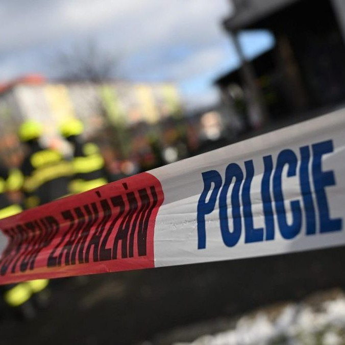 Policajná páska s nápisom vstup zakázán, policie ČR.