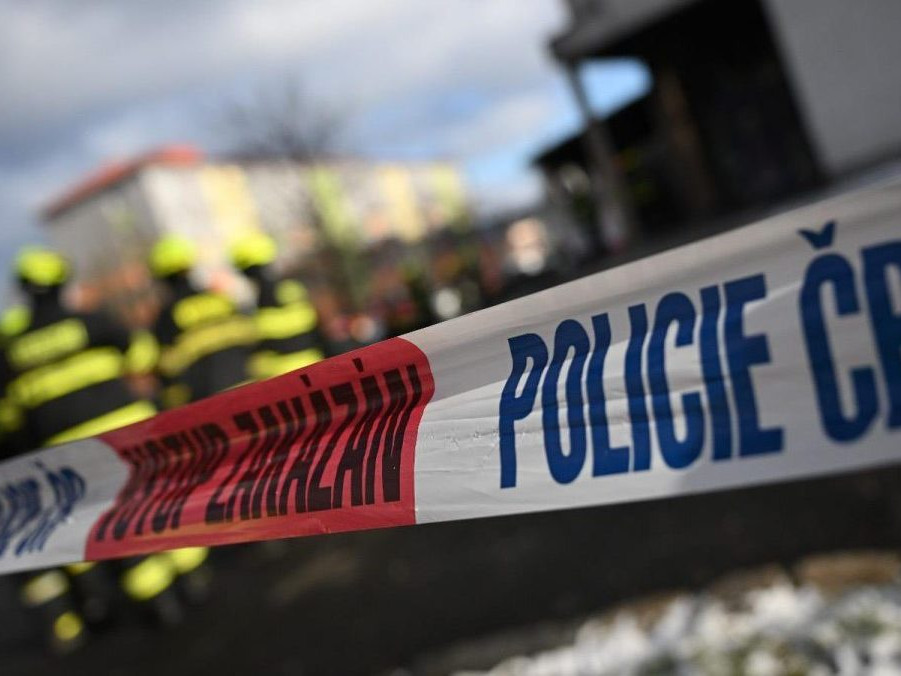 Policajná páska s nápisom vstup zakázán, policie ČR.