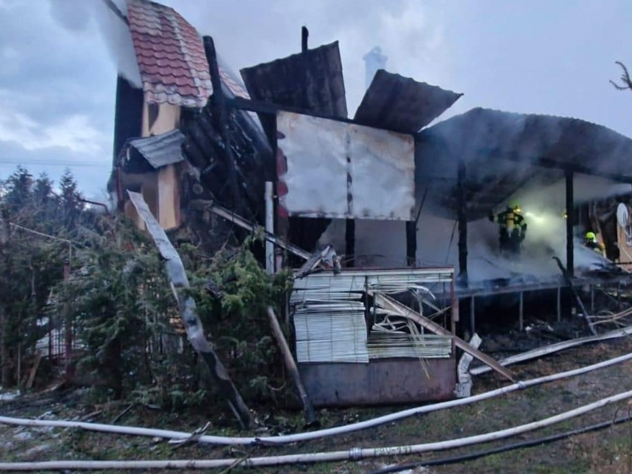 V obci Hostovice zhorel rodinný dom.