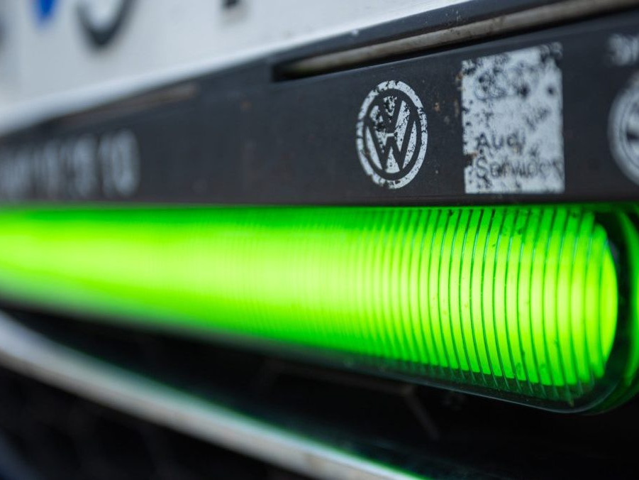 Na ilustračnej snímke predné brzdové svetlo.