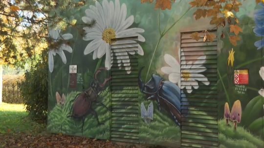 Na snímke grafity v Púchove.