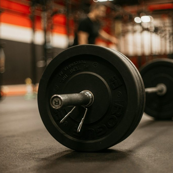 Na snímke je činka v posilňovni.