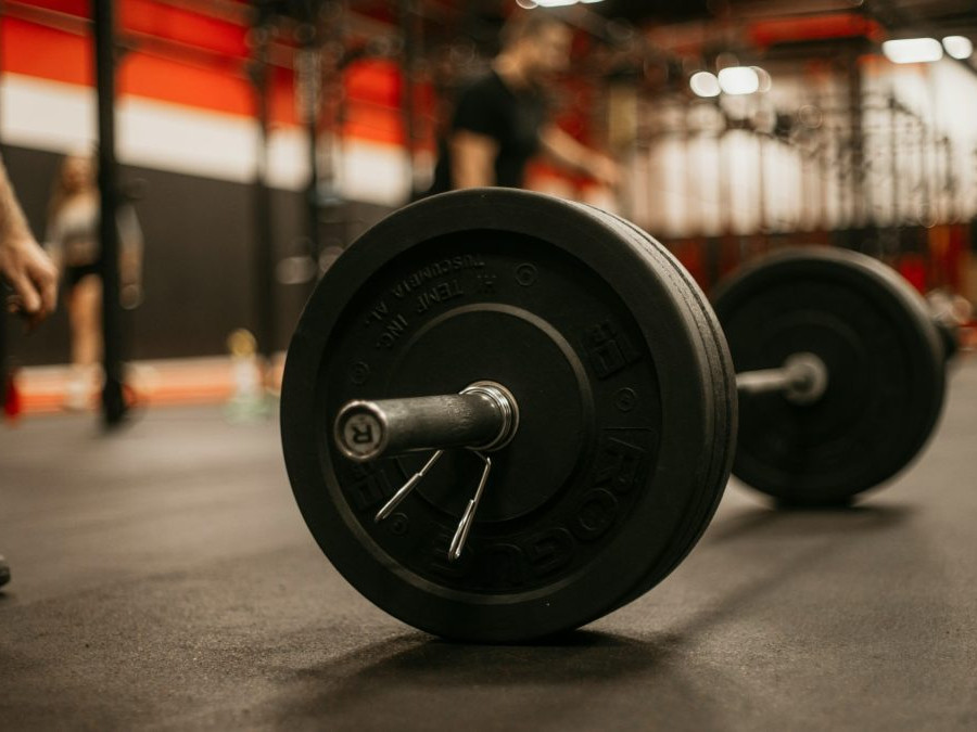 Na snímke je činka v posilňovni.