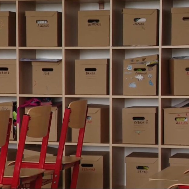 Na ilustračnej snímke prázdna školská trieda.