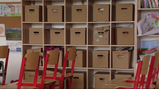 Na ilustračnej snímke prázdna školská trieda.