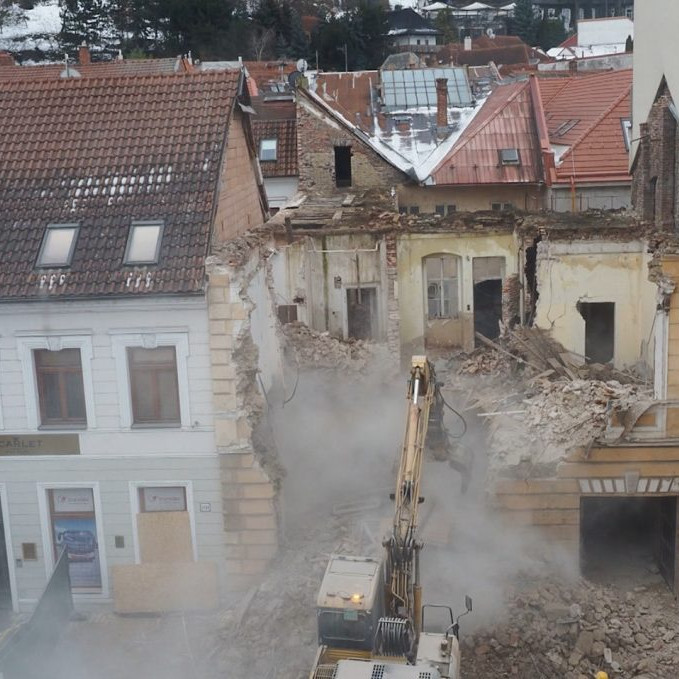 zbúraná budova