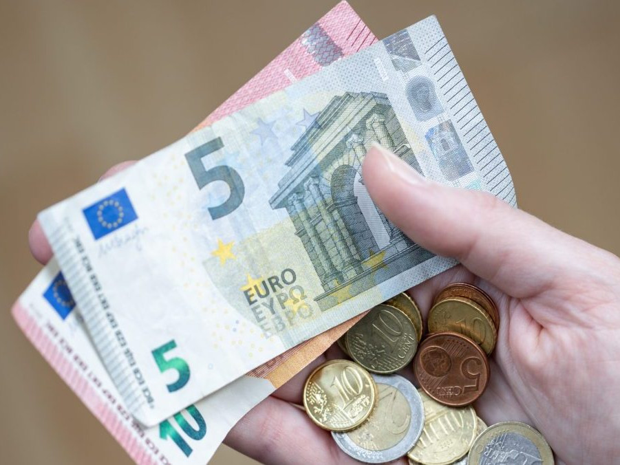 Platba len v hotovosti sa na Slovensku skončí: Podnikatelia budú musieť umožniť aj bezhotovostnú platbu pri každom nákupe