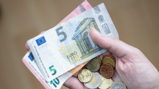 Platba len v hotovosti sa na Slovensku skončí: Podnikatelia budú musieť umožniť aj bezhotovostnú platbu pri každom nákupe