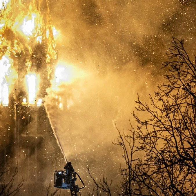 horiaca veža kostola