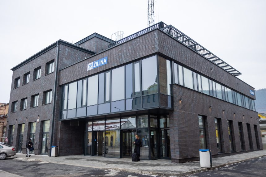 Na sn&Atilde;&Acirc;&shy;mke zrekon&Atilde;&Acirc;&iexcl;truovan&Atilde;&Acirc;&iexcl; stanica v &Atilde;&Acirc;&frac12;iline.