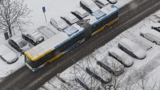 Zaparkované autá na košickom Sídlisku KVP.