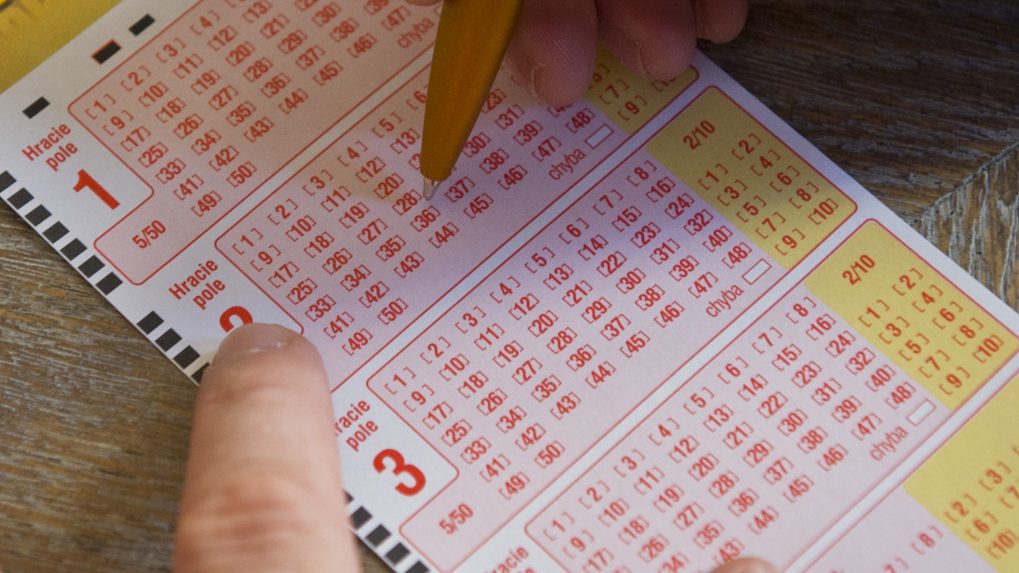Na snímke žrebovací tiket.