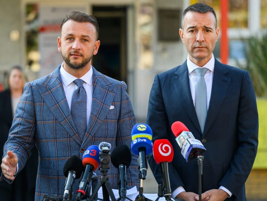 Minister vnútra a líder Hlasu-SD Matúš Šutaj Eštok a minister školstva Tomáš Drucker (Hlas-SD).