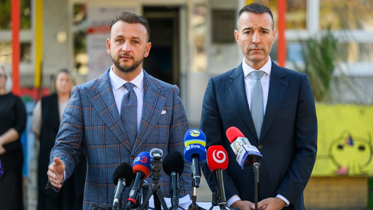Hlas podľa T. Druckera pociťuje pokles preferenci&iacute; pod veden&iacute;m M. &Scaron;utaja E&scaron;toka. Eviduje &scaron;pekul&aacute;cie o v&yacute;mene predsedu