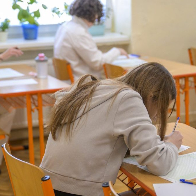 Ilustračná snímka žiakov v triede.