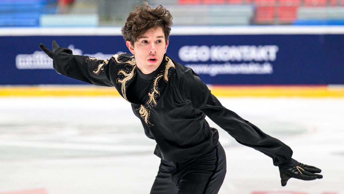 Krasokorčuliar Adam Hagara si chce premi&eacute;ru pod piatimi kruhmi prevažne užiť. Stanovil si v&scaron;ak jasn&yacute; cieľ