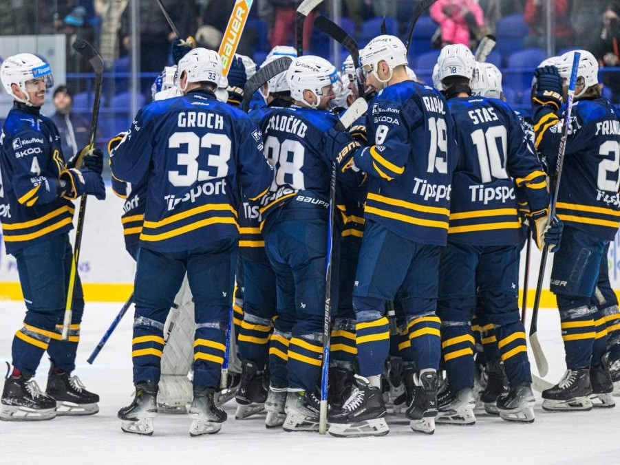 Hokejisti Spišskej Novej Vsi si nesú z hlavného mesta dôležité tri body.