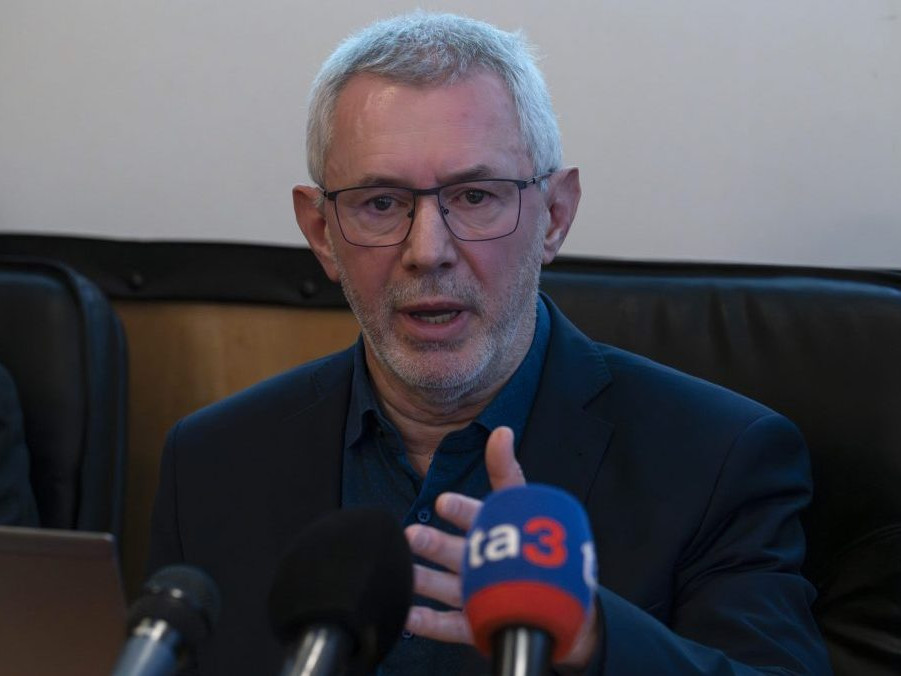 Na snímke seizmológ Peter Moczo.